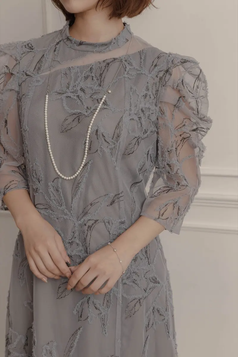 ブルーグレーのフェザーフラワーカッティングドレス | metoi | L