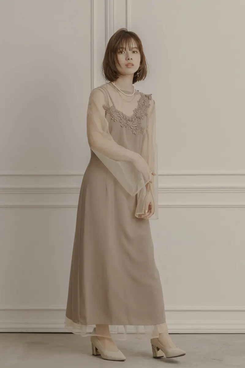 【結婚式　ドレス　お呼ばれ】エレガント ベージュドレス オープンショルダーチュールギャザー フレアロング 結婚式