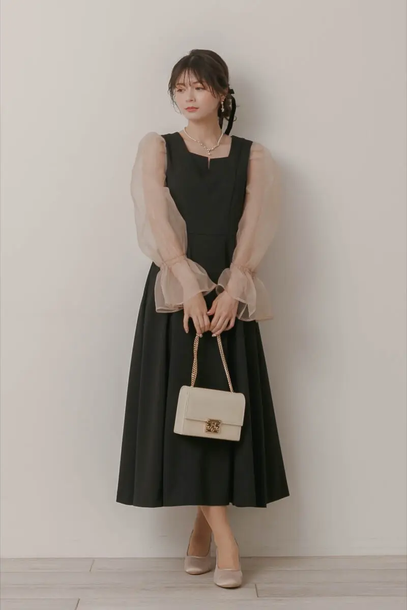 ブラック×ベージュのオーガンジースリーブドレス