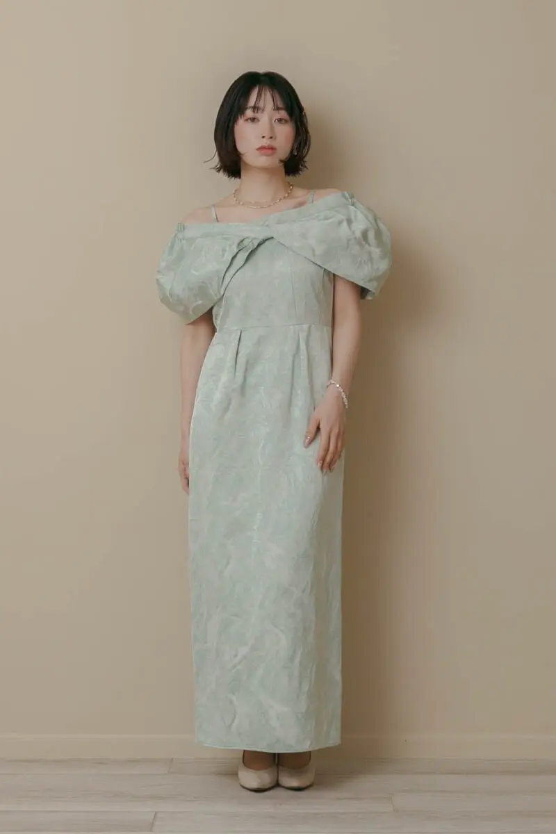 ミントのケープ付きジャガードドレス