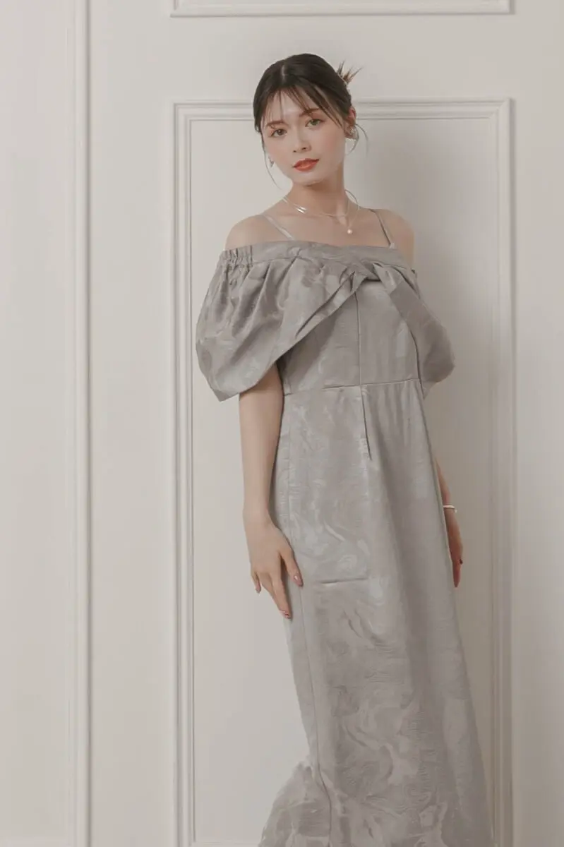 グレーのケープ付きジャガードドレス | LE' RURE | M | 結婚式