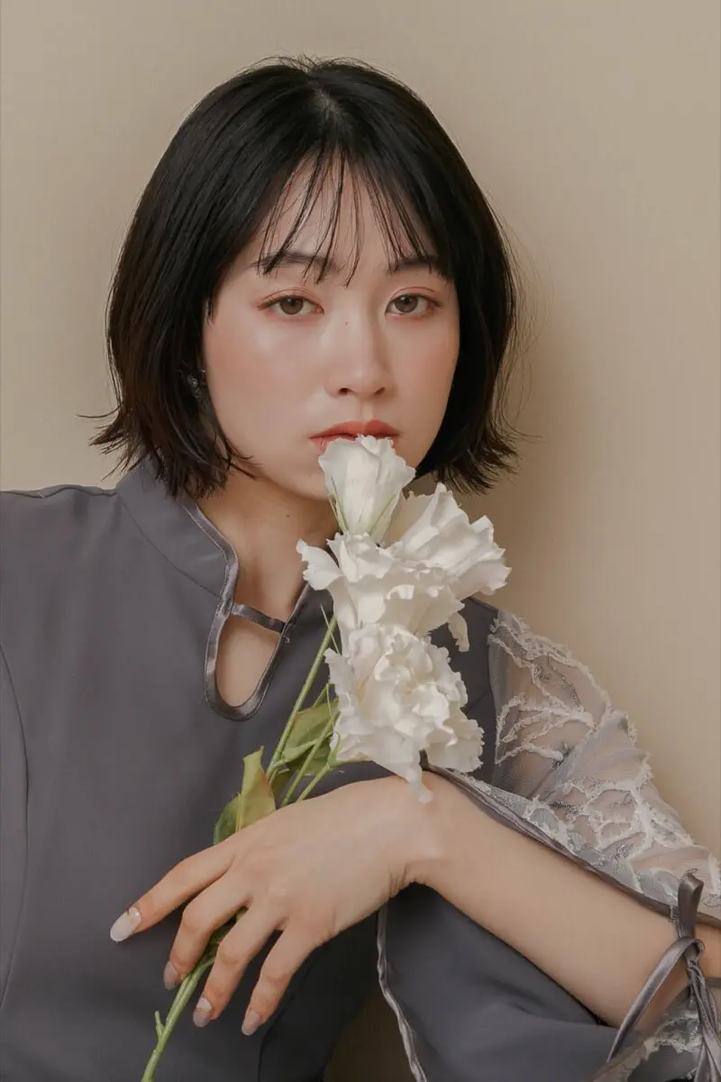 グレーのフェザーフラワーコクーンドレス | Dorry doll | M | 結婚式