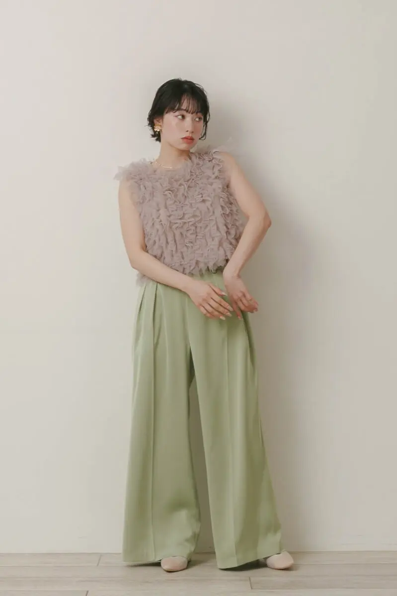 スタイリッシュなパンツスタイルのドレス
