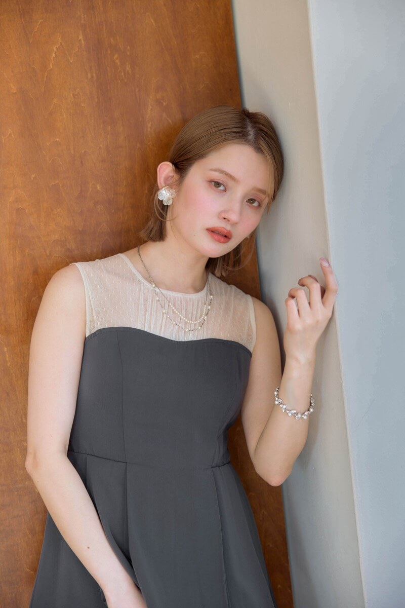 チャコールのペプラムパンツドレスの商品画像1