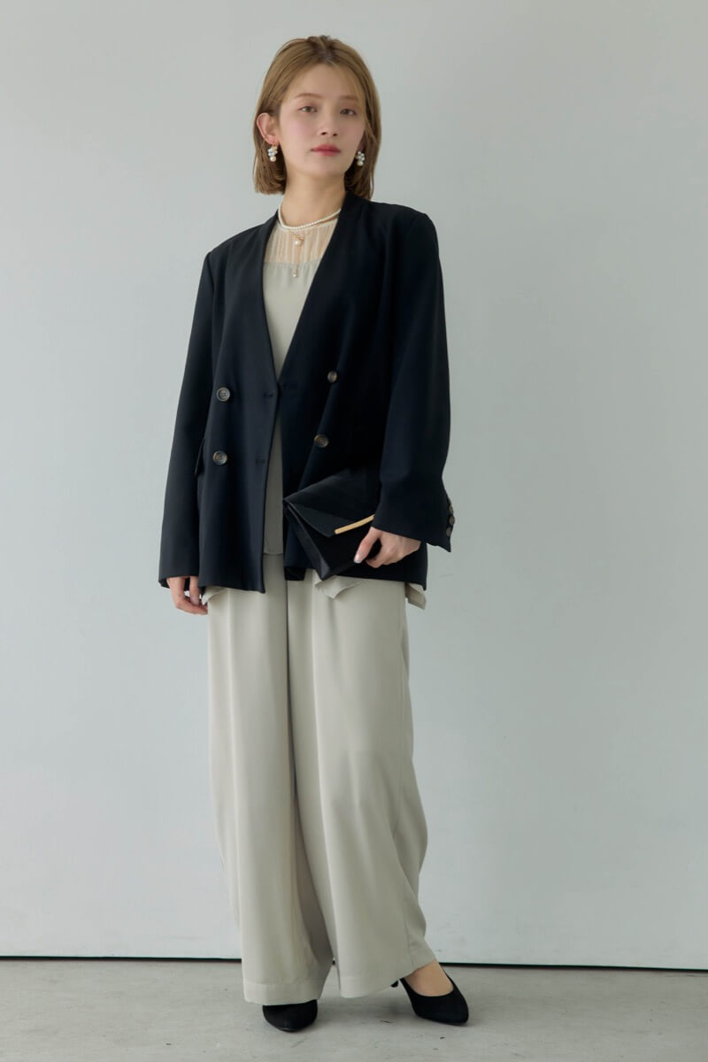 ベージュのペプラムパンツドレスの商品画像10