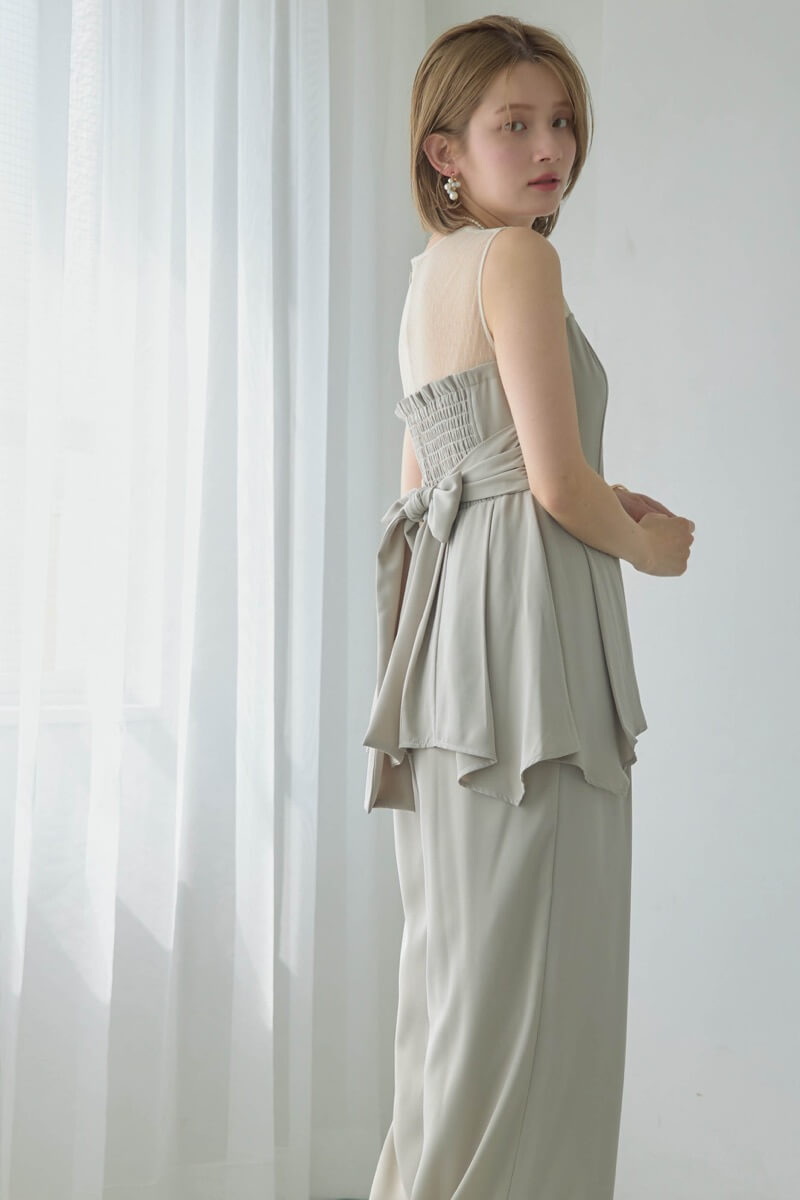ベージュのペプラムパンツドレスの商品画像12