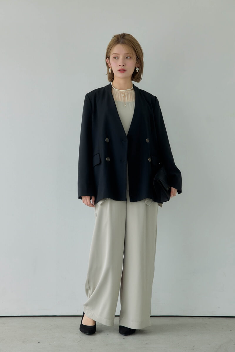 ベージュのペプラムパンツドレスの商品画像7