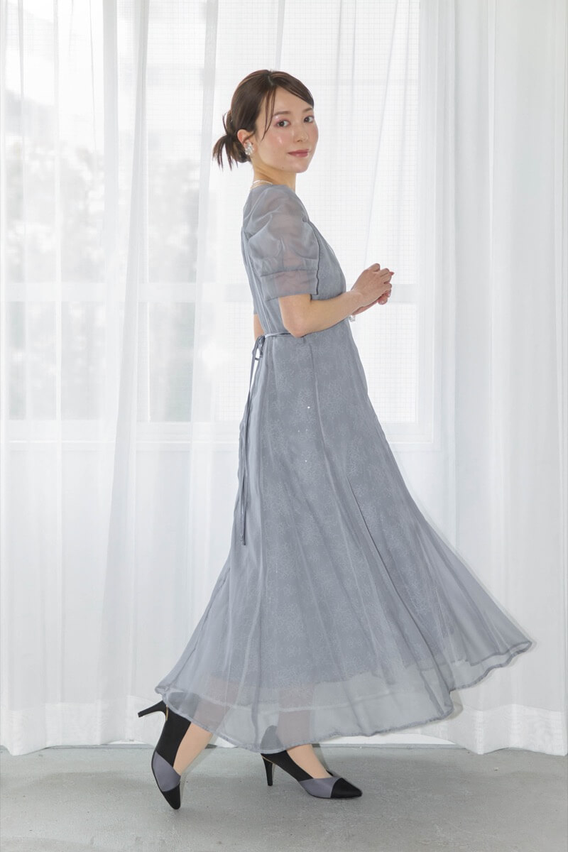 グレーのオーガンジースパンコールドレスの商品画像10