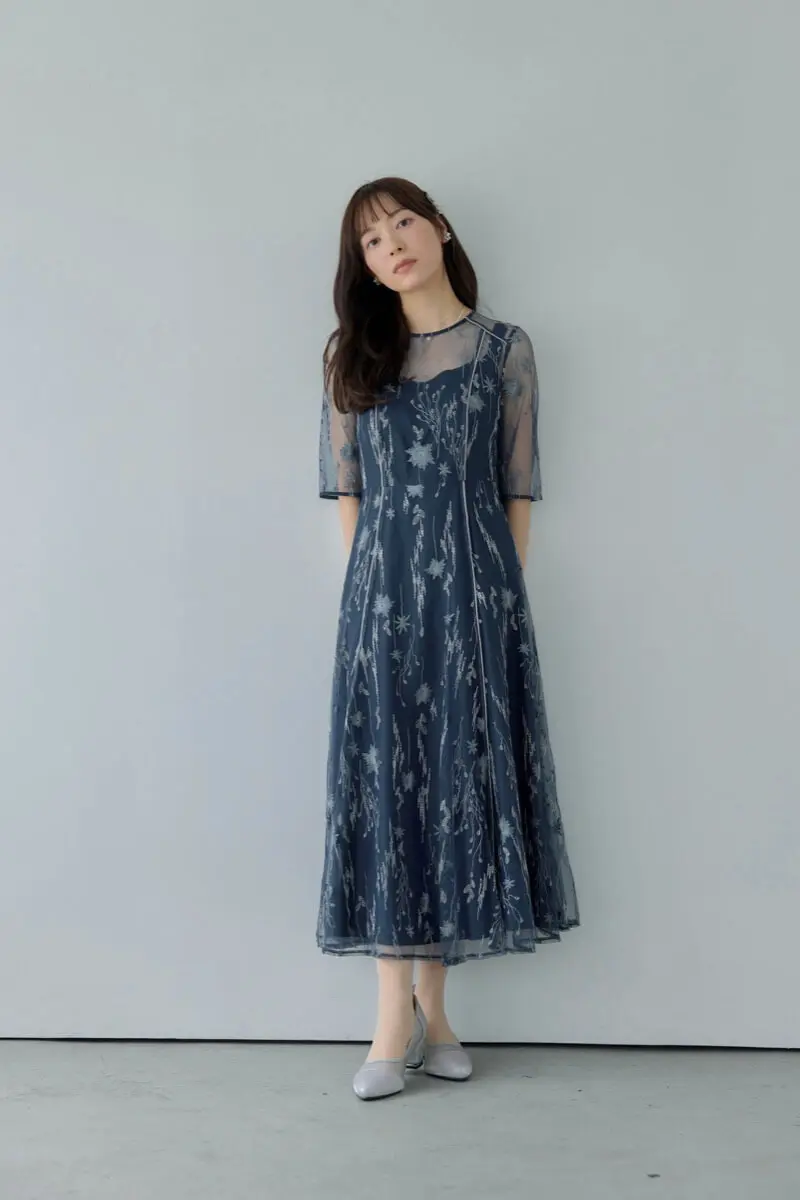 【未使用】atlo フラワー刺繍チュールドレス　ブルー ブルーのフラワーチュールドレス | ANDRESD | M | 結婚式