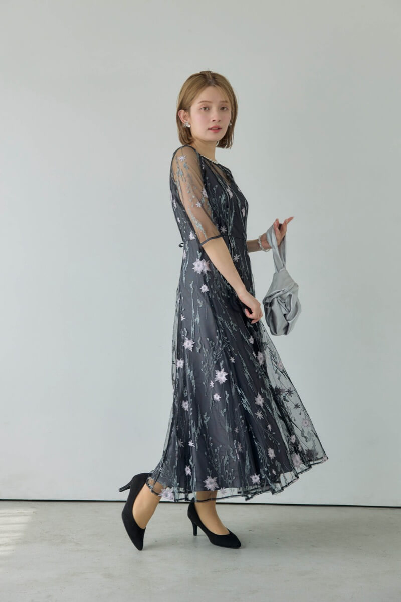 ブラックのフラワーチュールドレスの商品画像1