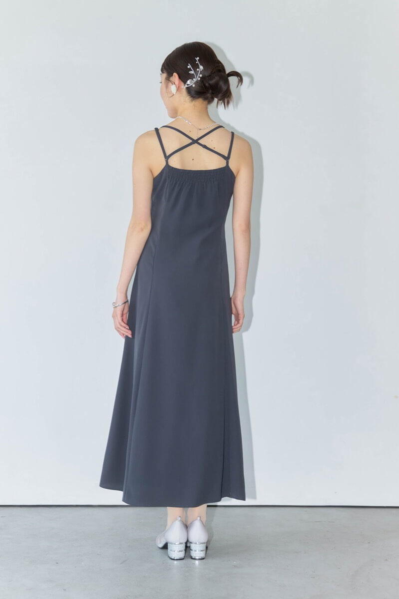 ダークグレーのシャーリングチュールトップス付きドレスの商品画像8