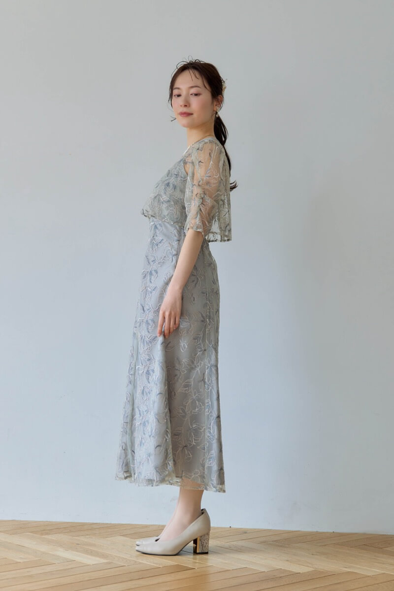 グレイッシュグリーンのエンブロイダリーレイヤードドレスの商品画像3