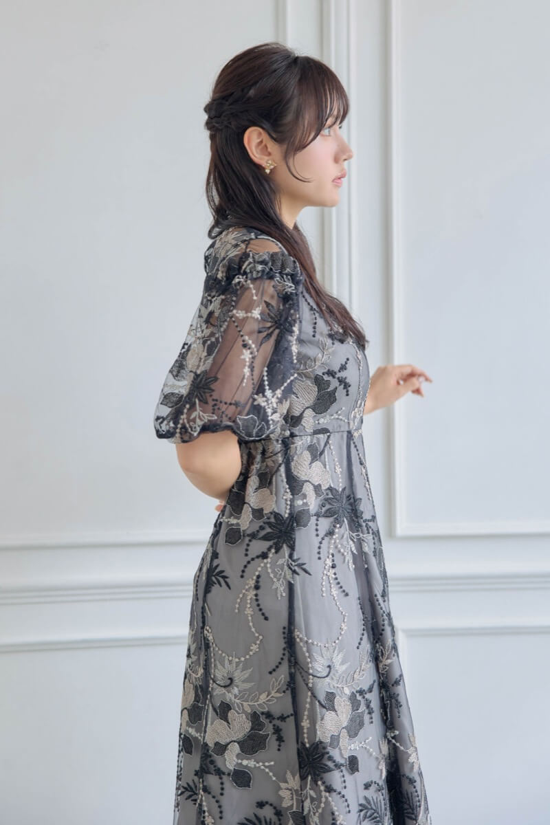 ブラックのパフスリーブエンブロイダリードレスの商品画像11