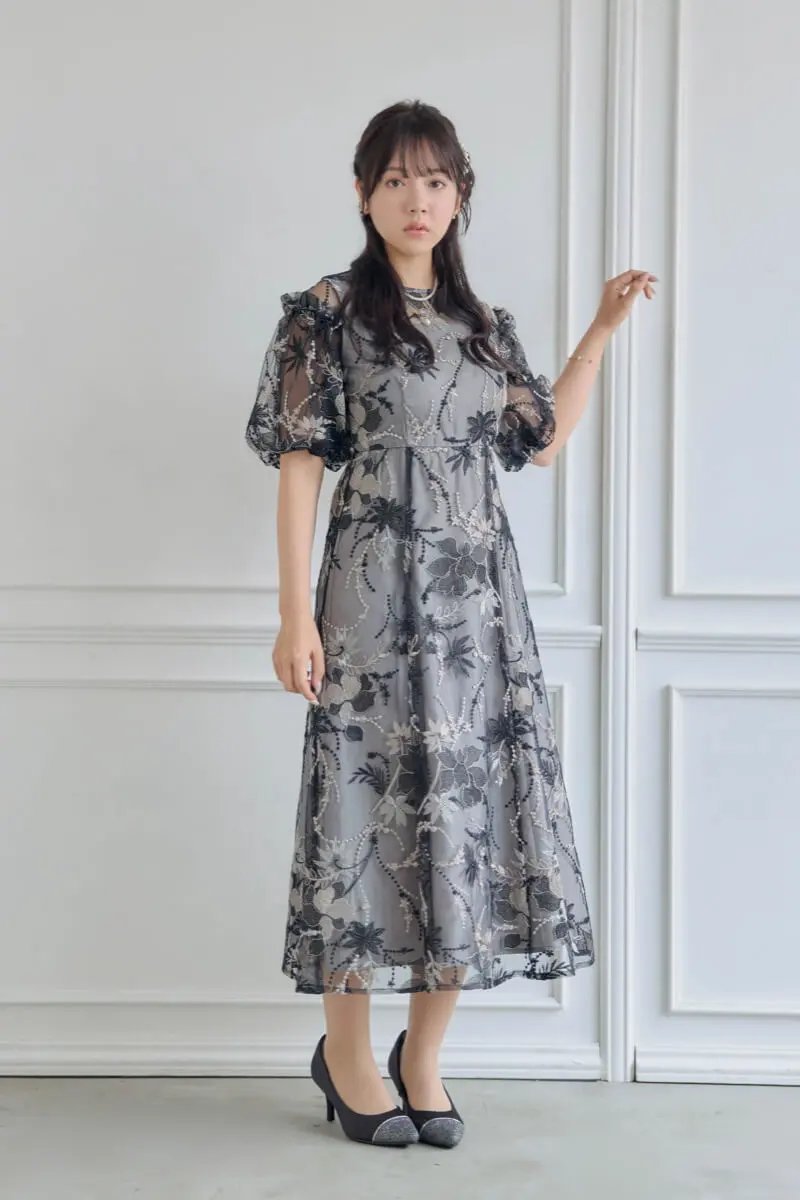 ブラックのパフスリーブエンブロイダリードレス | metoi | 3L | 結婚式