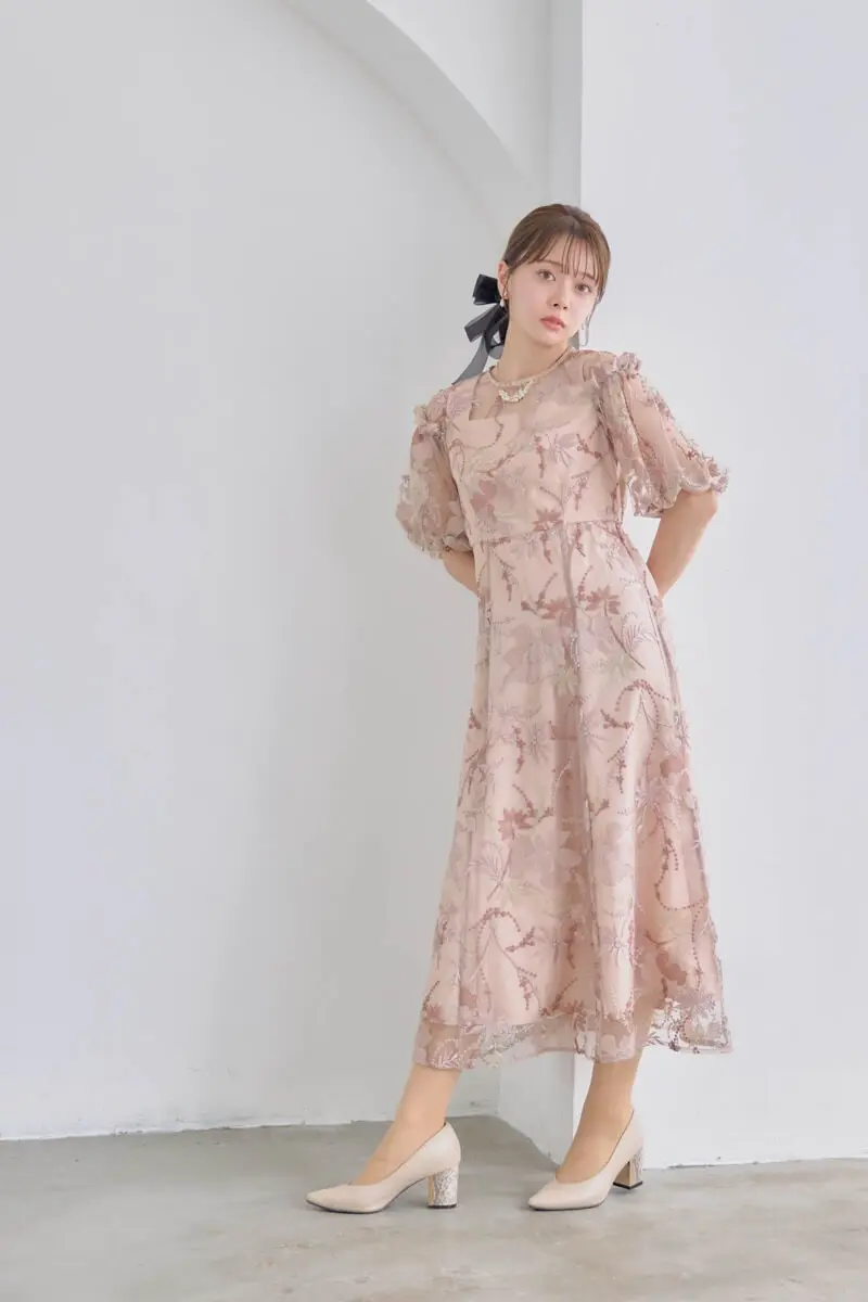 アルページュストーリーのエンブロイダリーフレンチスリーブブラウス ピンク アルページュストーリーのエンブロイダリーフレンチスリーブ