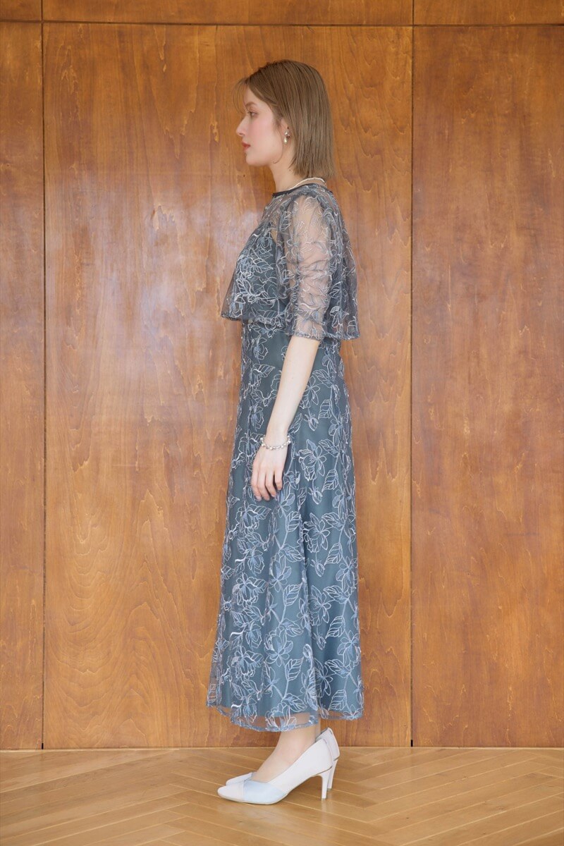 チャコールグレーのエンブロイダリーレイヤードドレスの商品画像3