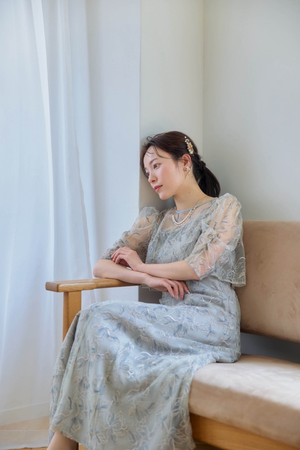 グレイッシュグリーンのエンブロイダリーレイヤードドレス | metoi | LL | A-2994