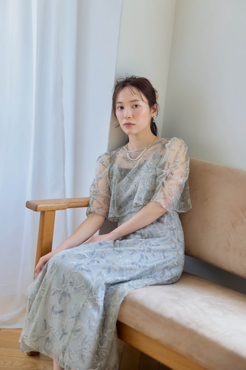 グレイッシュグリーンのエンブロイダリーレイヤードドレスの商品画像14