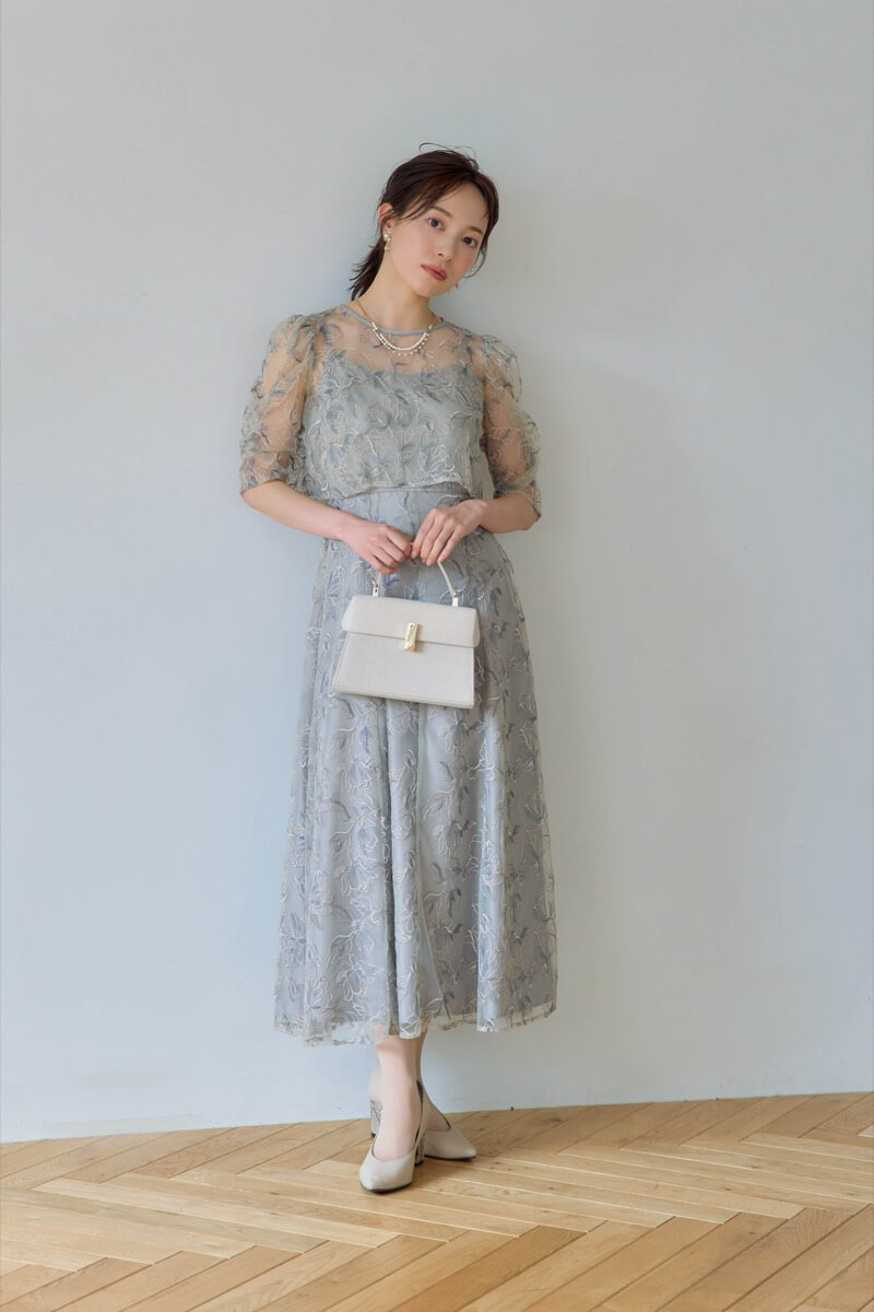 グレイッシュグリーンのエンブロイダリーレイヤードドレスの商品画像2