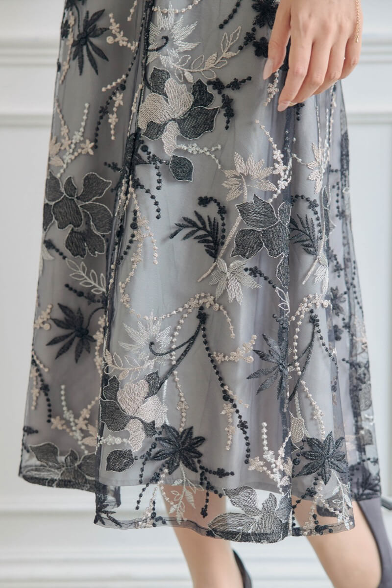 ブラックのパフスリーブエンブロイダリードレスの商品画像7