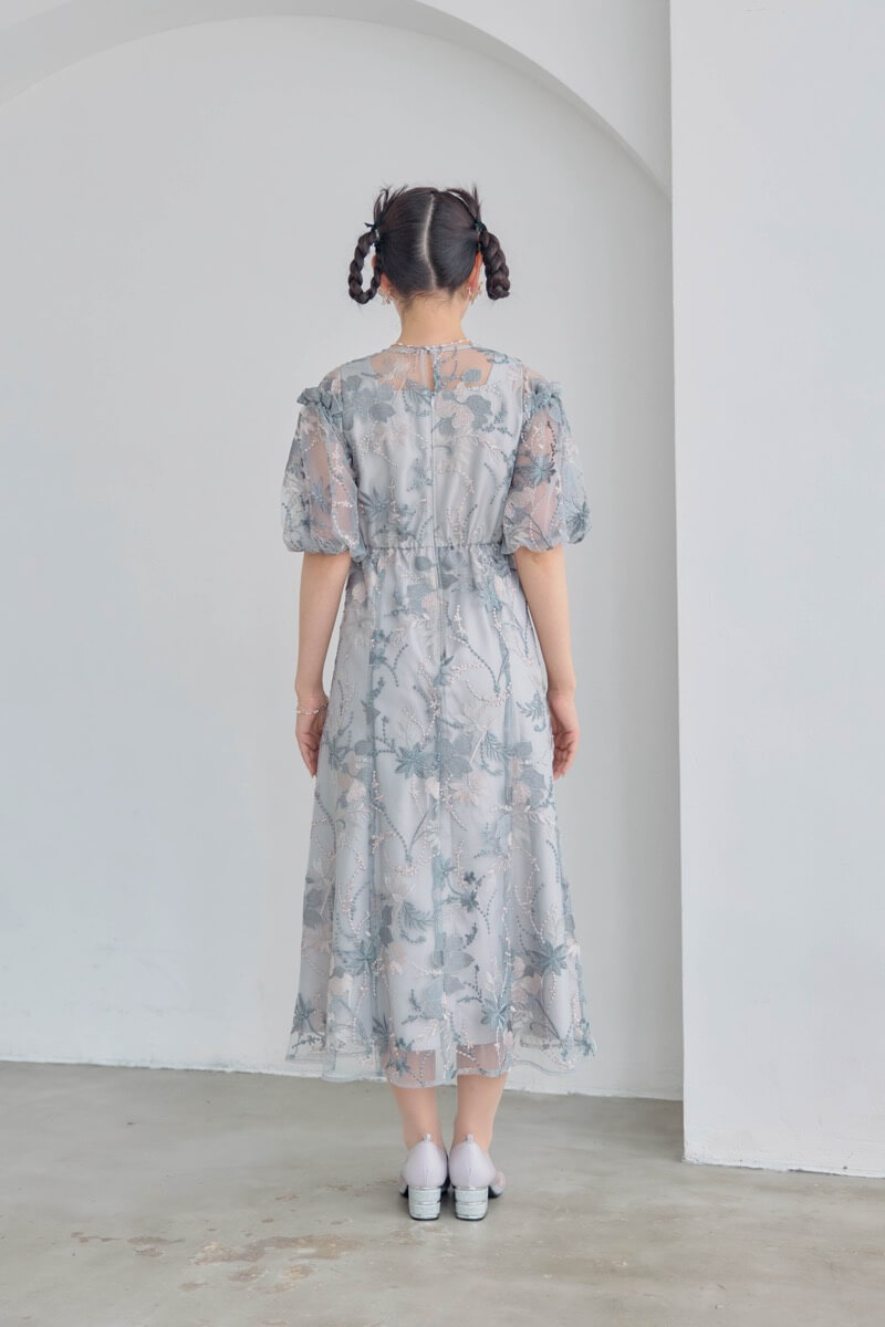 ブルーグレーのパフスリーブエンブロイダリードレスの商品画像4