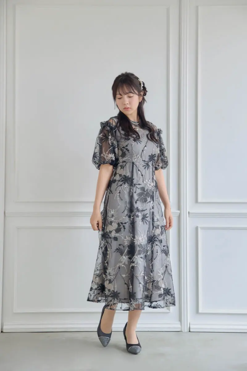 ブラックのパフスリーブエンブロイダリードレス | metoi | L | 結婚式