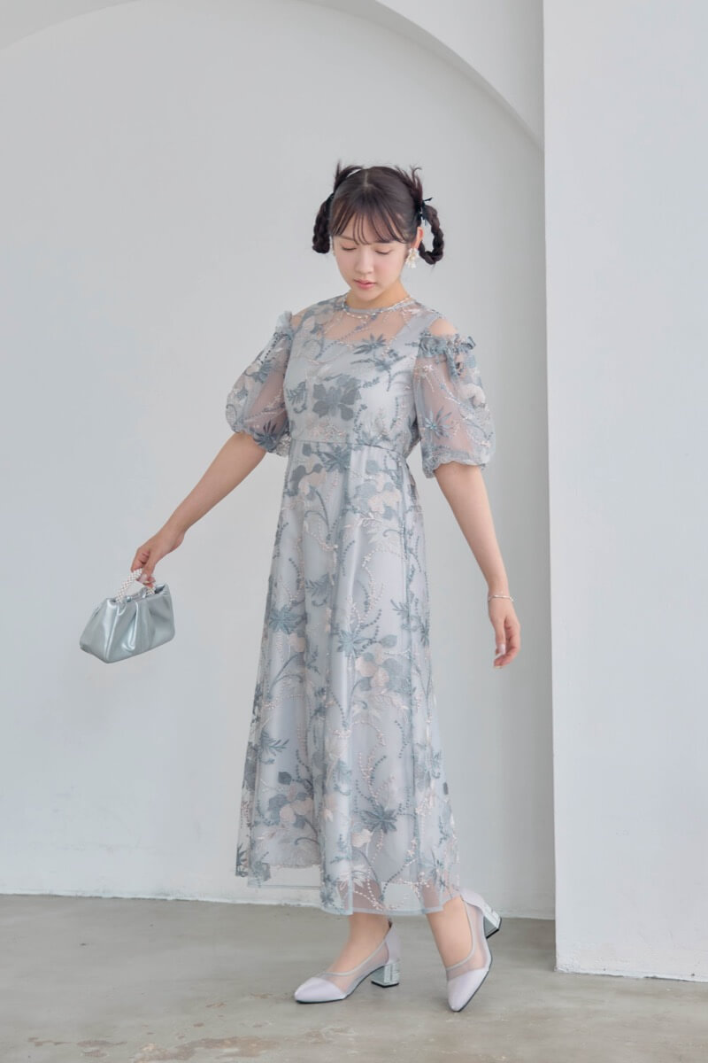 ブルーグレーのパフスリーブエンブロイダリードレスの商品画像2
