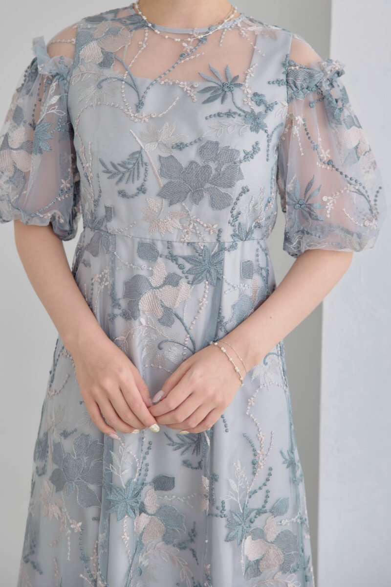 ブルーグレーのパフスリーブエンブロイダリードレスの商品画像5