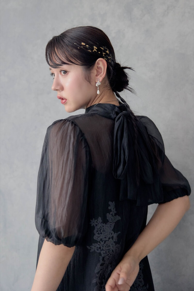 ブラックのバックリボンシアーオーガンジードレスの商品画像1