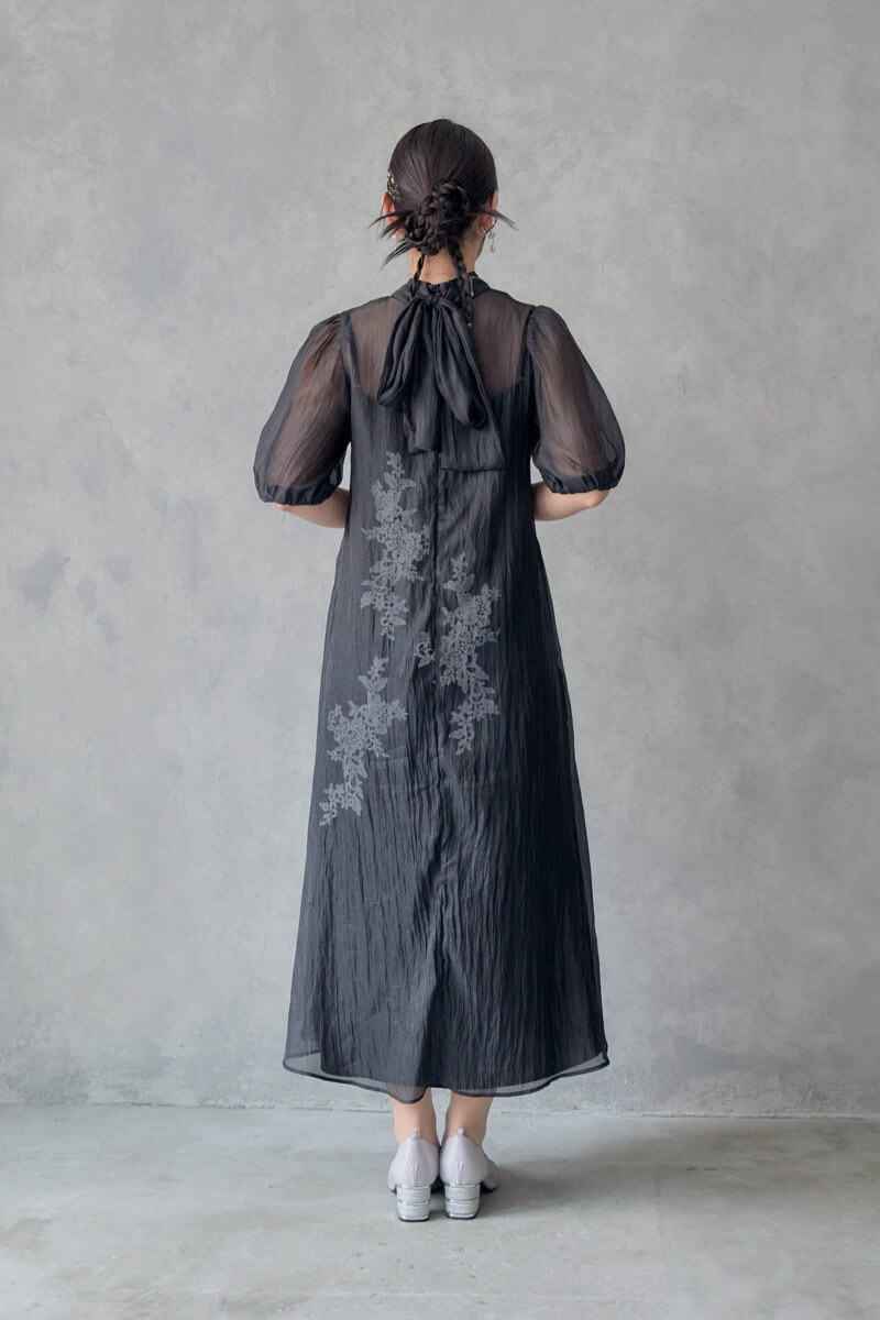 ブラックのバックリボンシアーオーガンジードレスの商品画像4