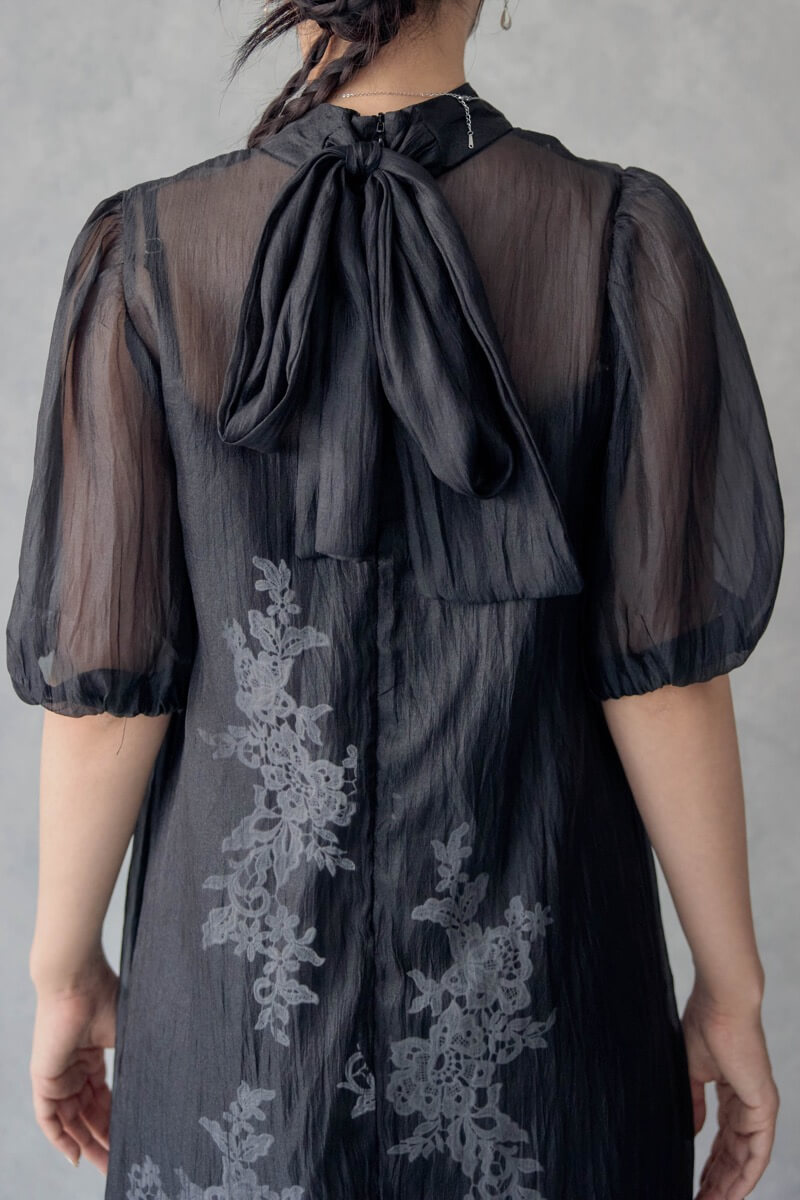 ブラックのバックリボンシアーオーガンジードレスの商品画像6