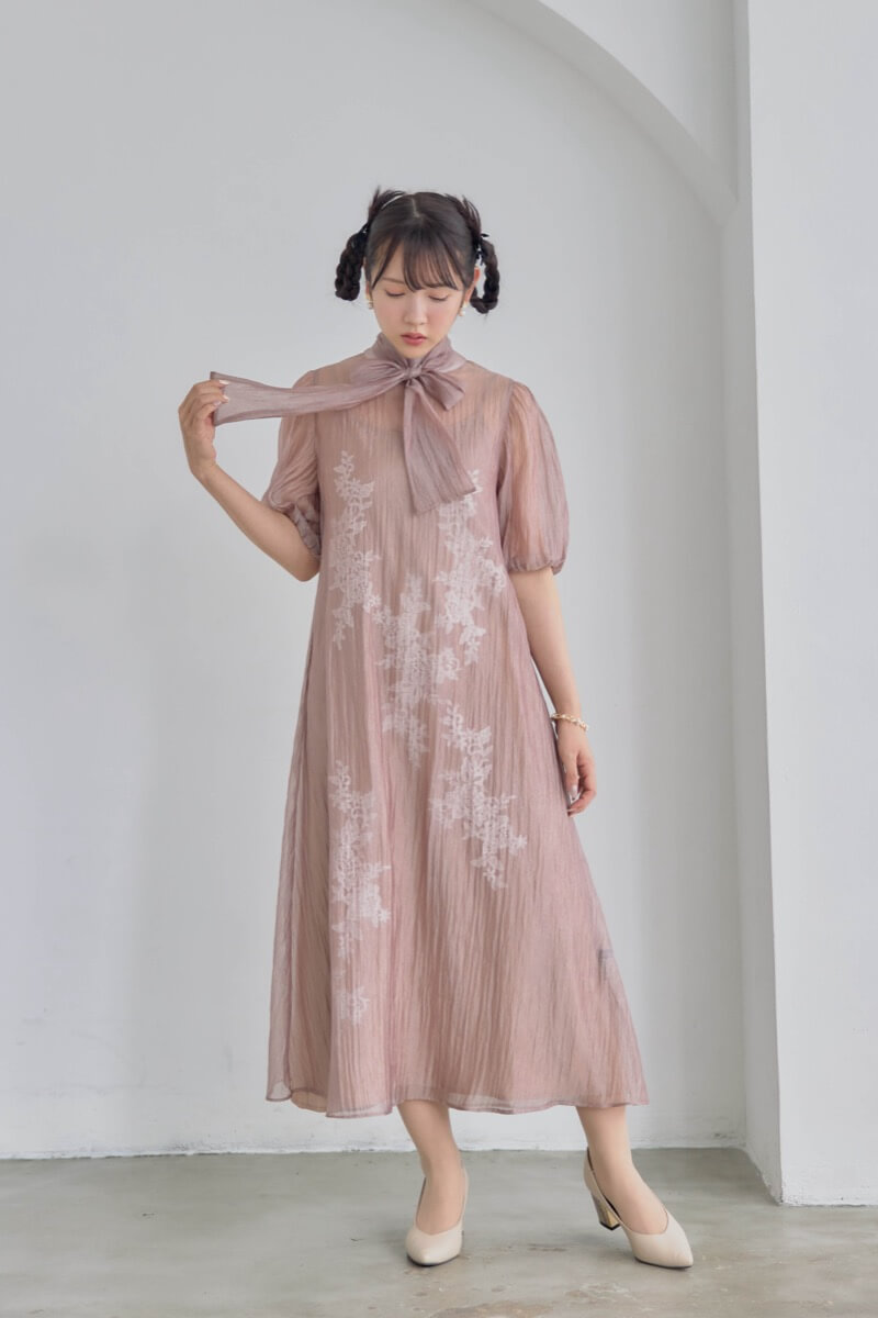 ピンクベージュのバックリボンシアーオーガンジードレスの商品画像8