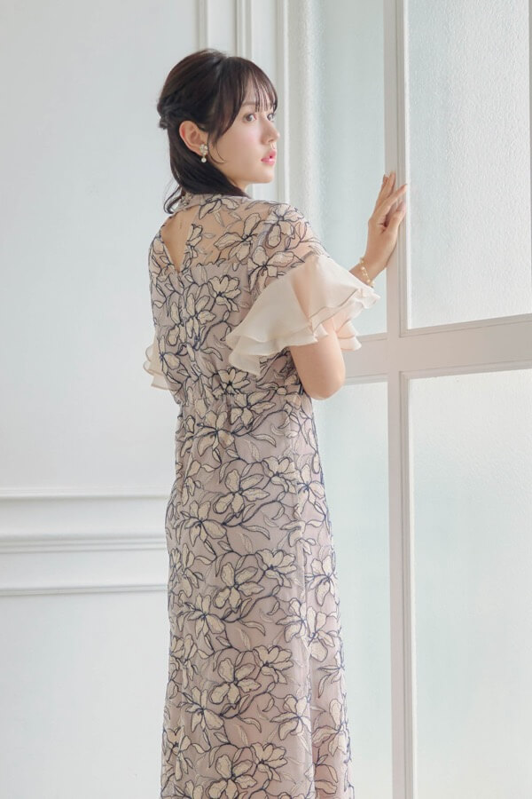 ピンクベージュのフリルスリーブスパンコールドレス | J by blue | M | A-3011