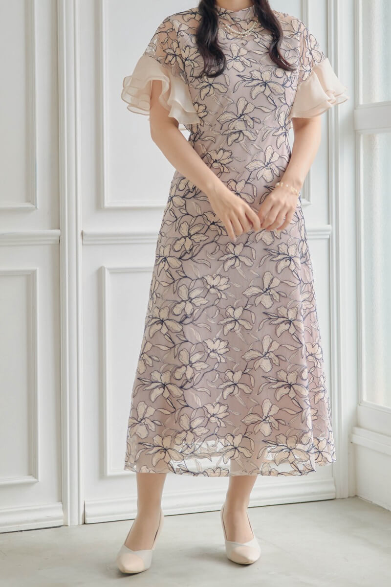 ピンクベージュのフリルスリーブスパンコールドレスの商品画像10