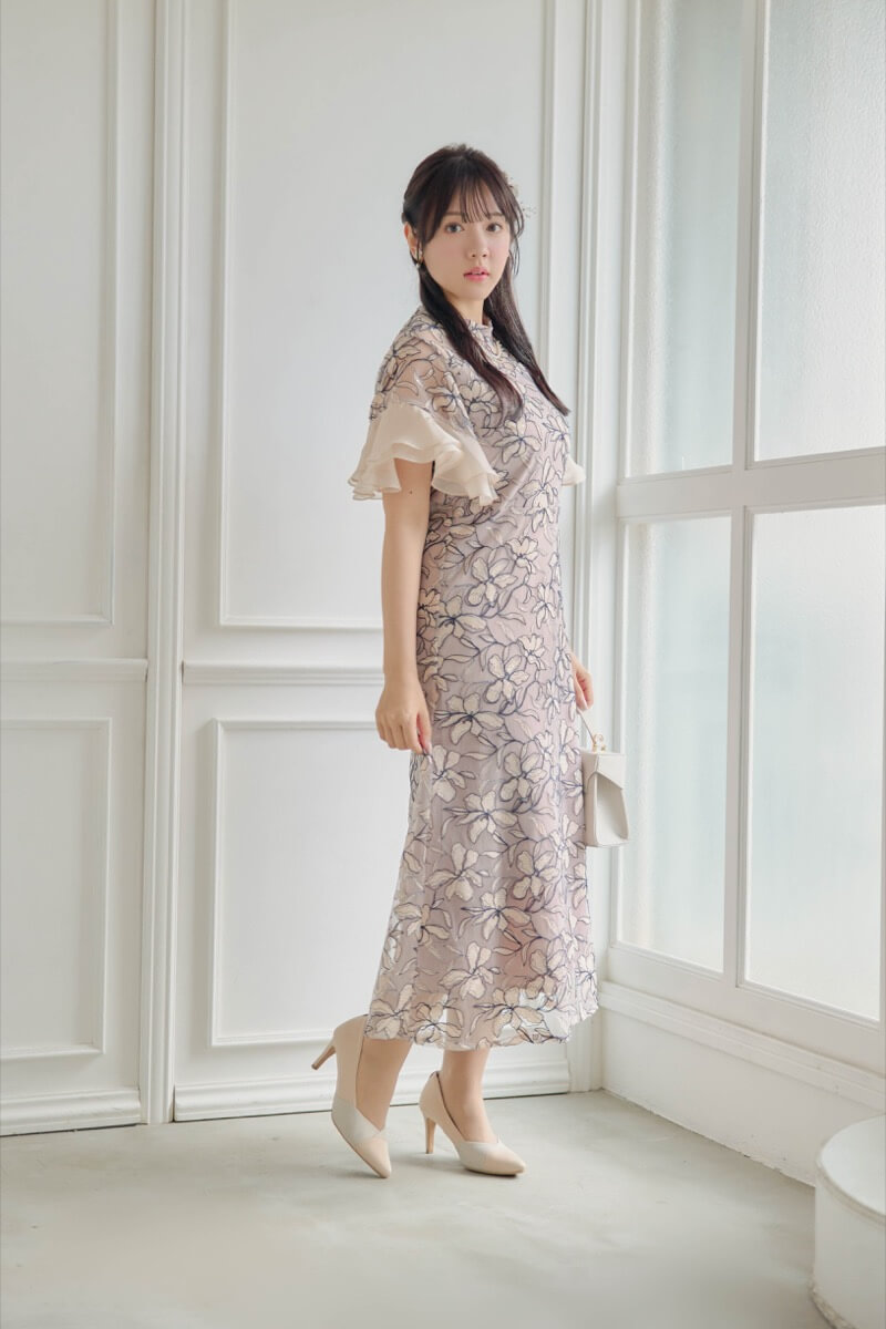 ピンクベージュのフリルスリーブスパンコールドレスの商品画像12