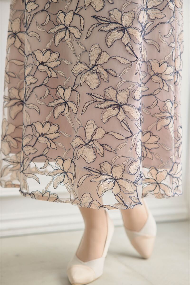 ピンクベージュのフリルスリーブスパンコールドレスの商品画像7