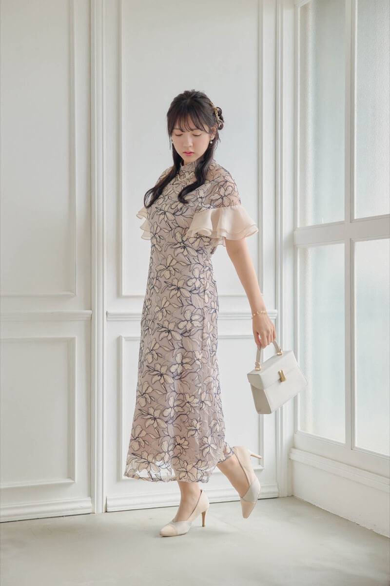 ピンクベージュのフリルスリーブスパンコールドレスの商品画像8