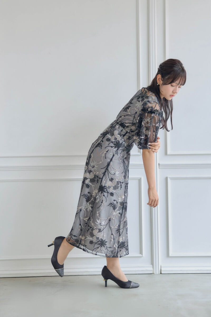 ブラックのパフスリーブエンブロイダリードレスの商品画像12