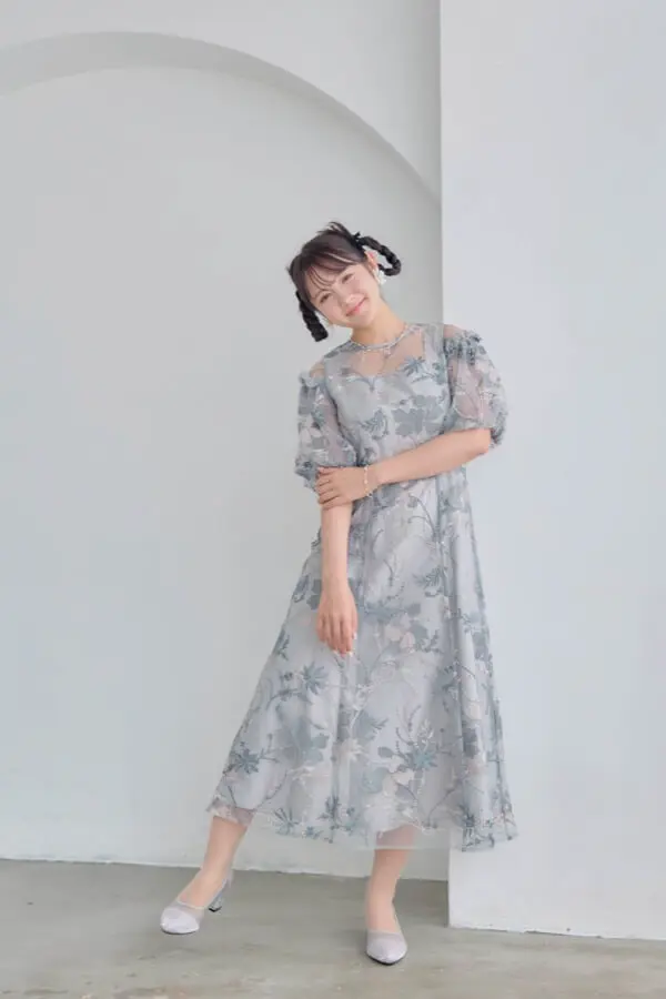 Aimer（エメ）パフスリーブエンブロイダリードレス ブルーグレー Mサイズ ブルーグレーのパフスリーブエンブロイダリードレス | metoi | M