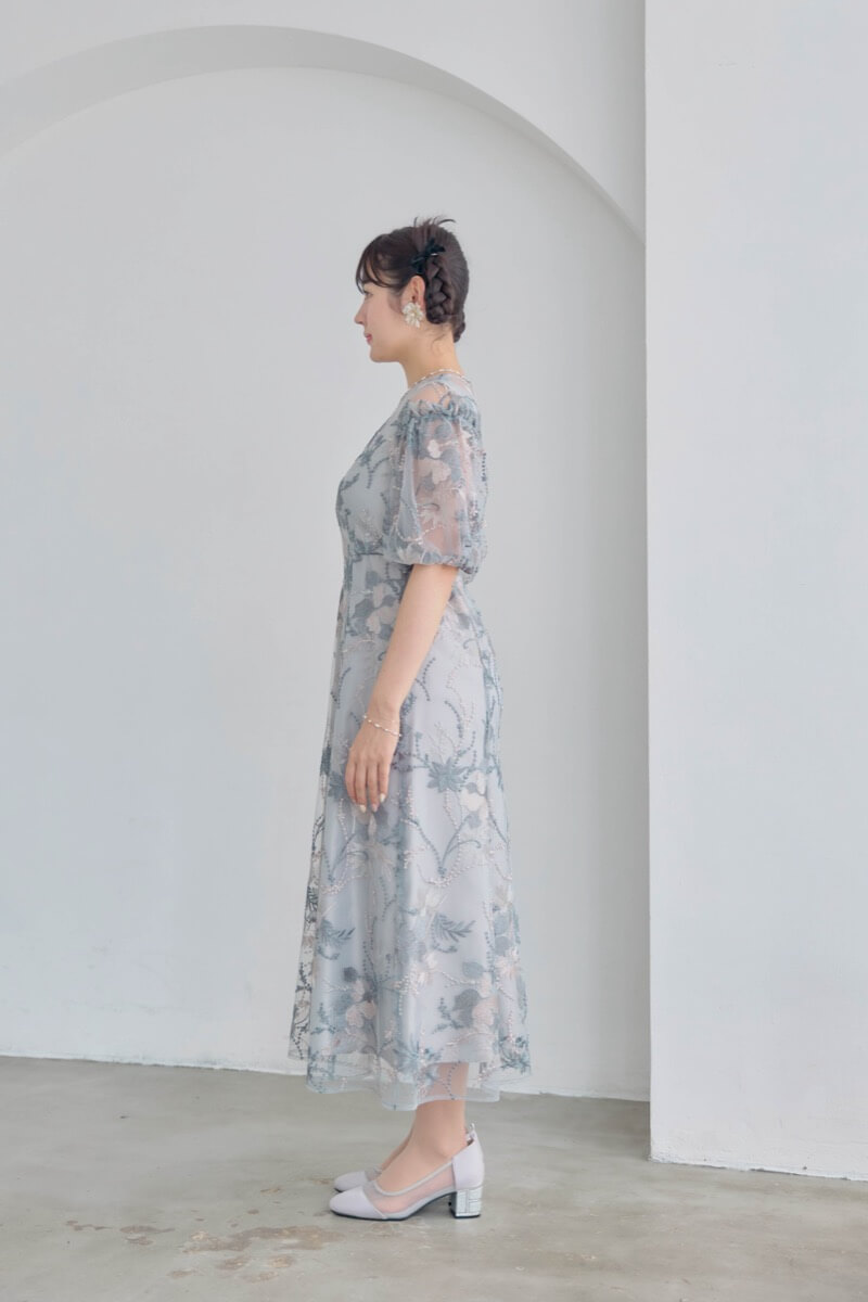 ブルーグレーのパフスリーブエンブロイダリードレスの商品画像3