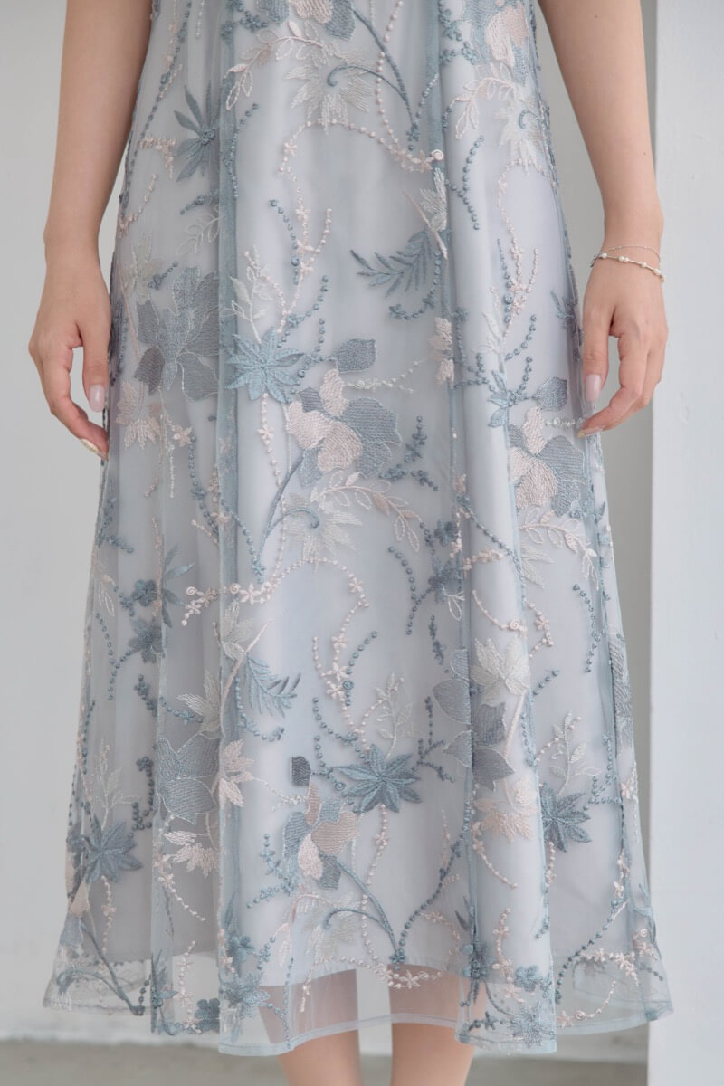 ブルーグレーのパフスリーブエンブロイダリードレスの商品画像7