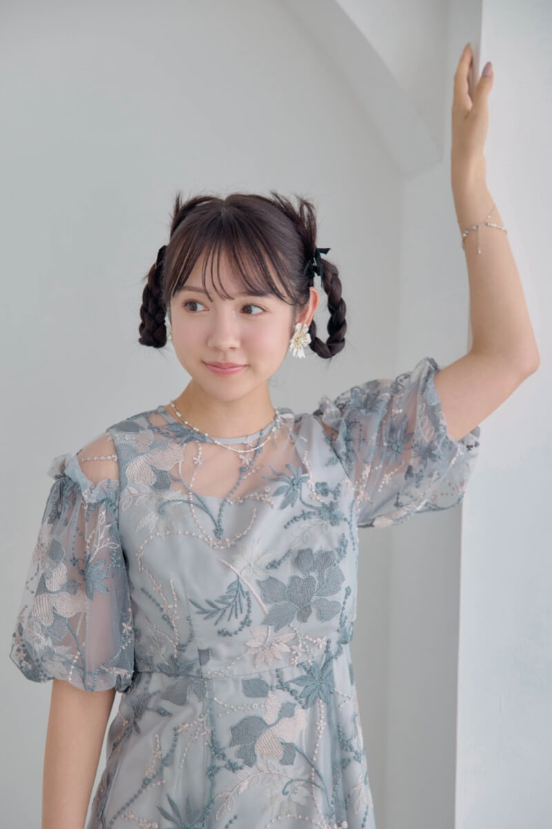 ブルーグレーのパフスリーブエンブロイダリードレスの商品画像9