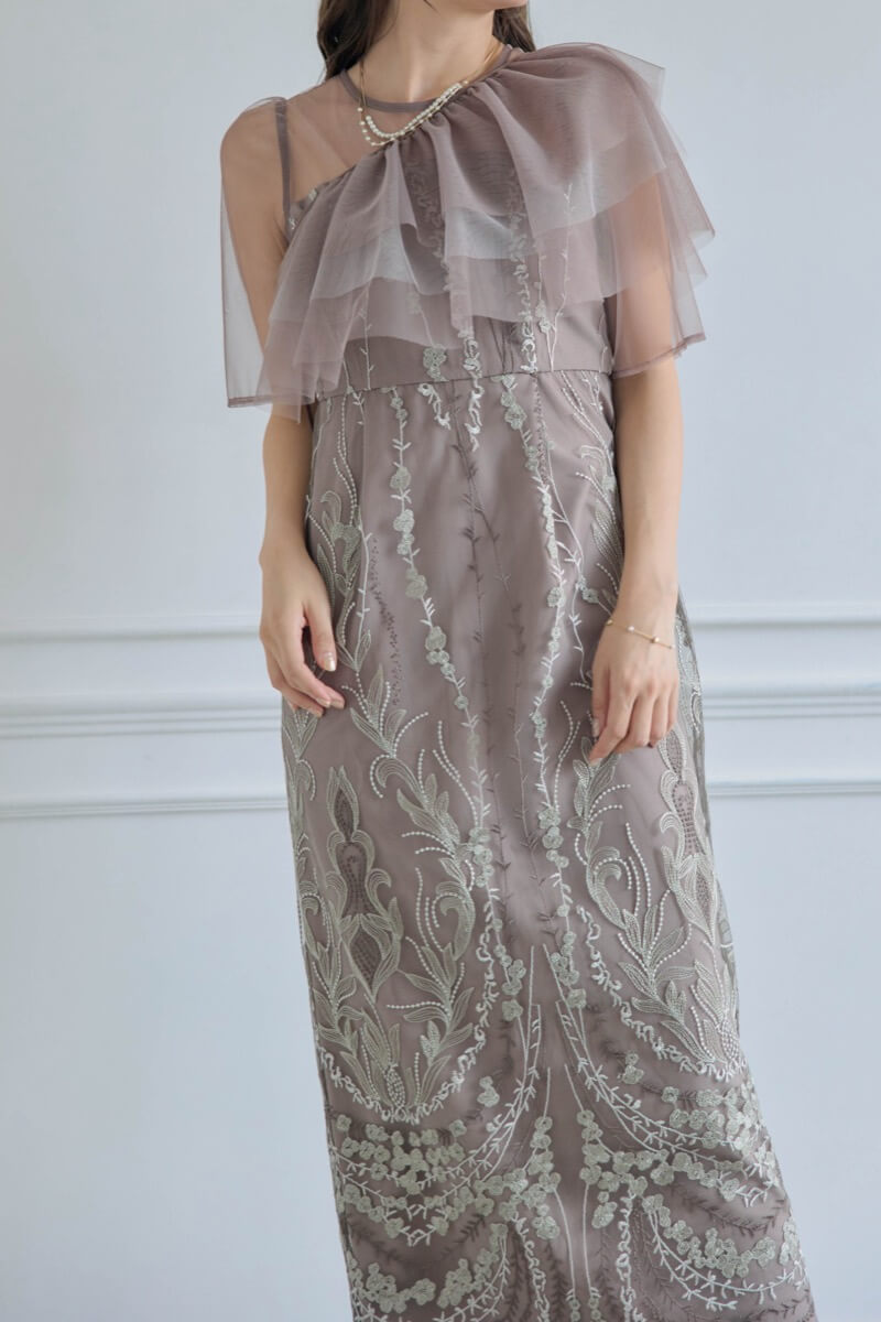 ブラウンのマルチケープ付きIラインドレスの商品画像11