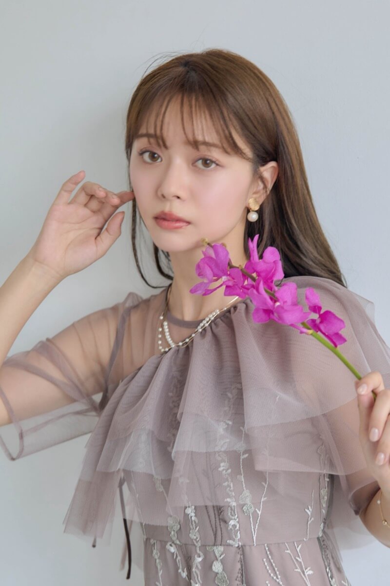 ブラウンのマルチケープ付きIラインドレスの商品画像13