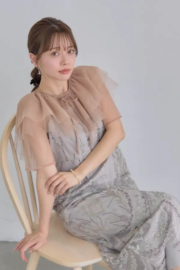 【結婚式　ドレス　お呼ばれ】エレガント ベージュドレス チュール刺繍バックリボンドレス(ベージュ)H1-391BE-M | OTONA DRESS