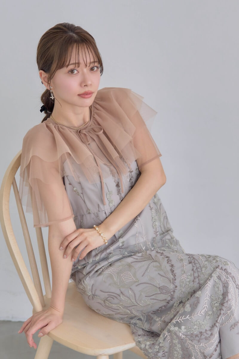 ベージュのマルチケープ付きIラインドレス | Dorry doll | M | 結婚式