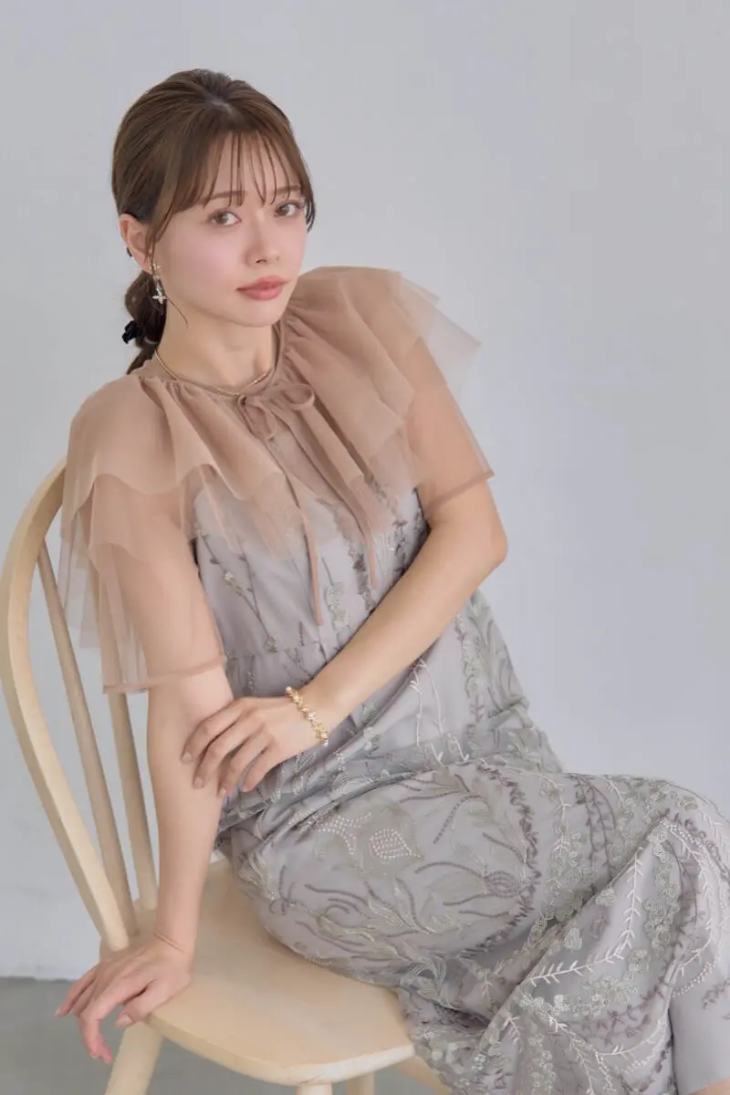 ベージュのマルチケープ付きIラインドレス | Dorry doll | M | 結婚式