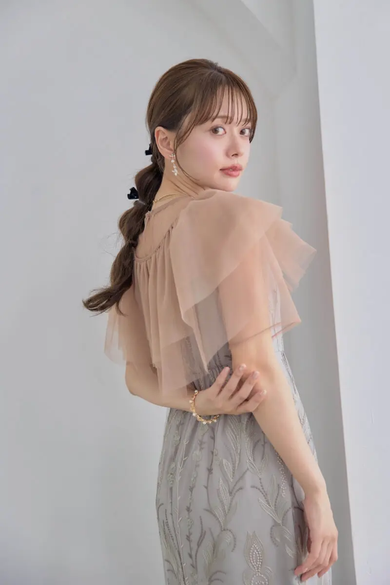 ベージュのマルチケープ付きIラインドレス | Dorry doll | M | 結婚式