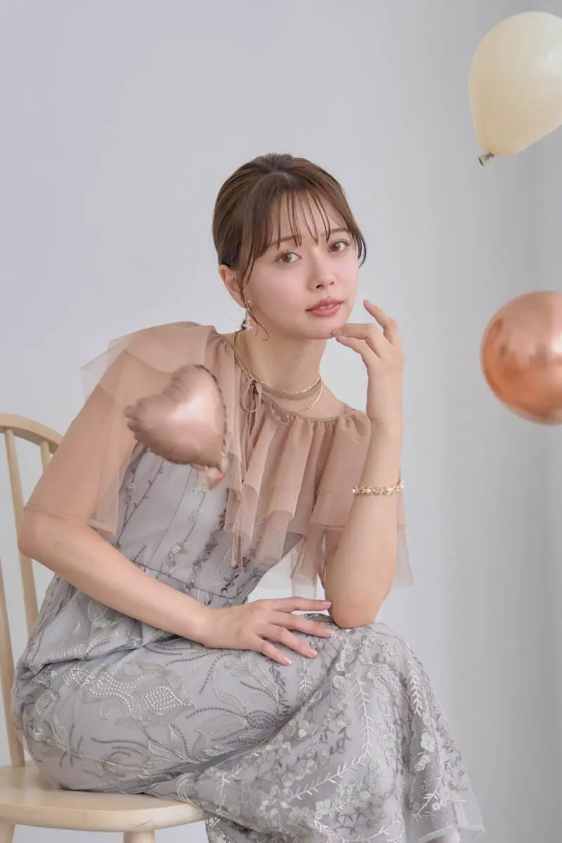 ベージュのマルチケープ付きIラインドレス | Dorry doll | M | 結婚式