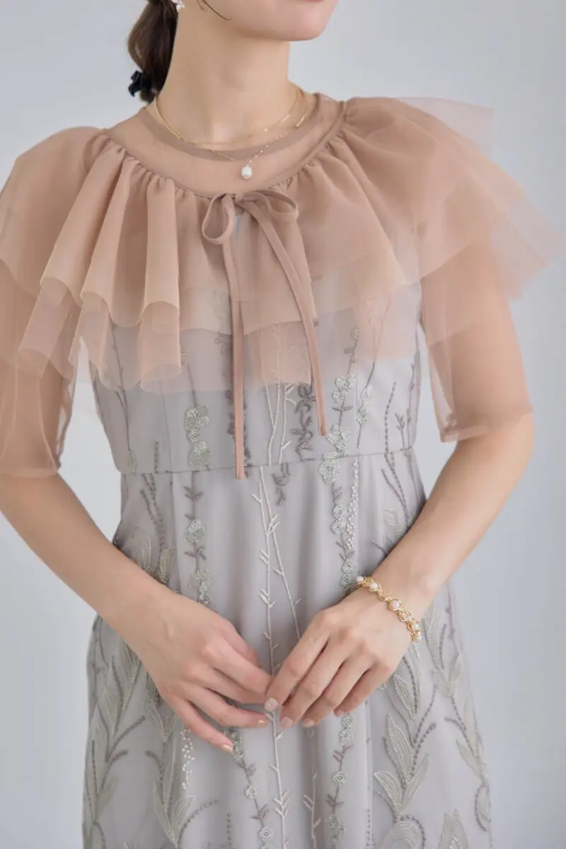 ベージュのマルチケープ付きIラインドレス | Dorry doll | M | 結婚式